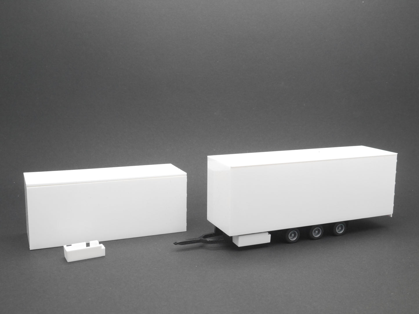 1:87 ST-0211 Kibri Bausatz 2x Koffer Aufbau und Volumen Tridem Anhänger mit Kühlaggregaten weiß