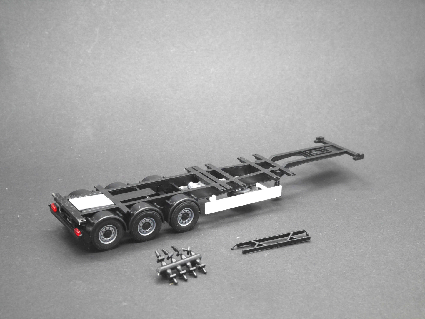 1:87 ST-0206 Kibri Bausatz 2x 40/45ft Container Auflieger schwarz