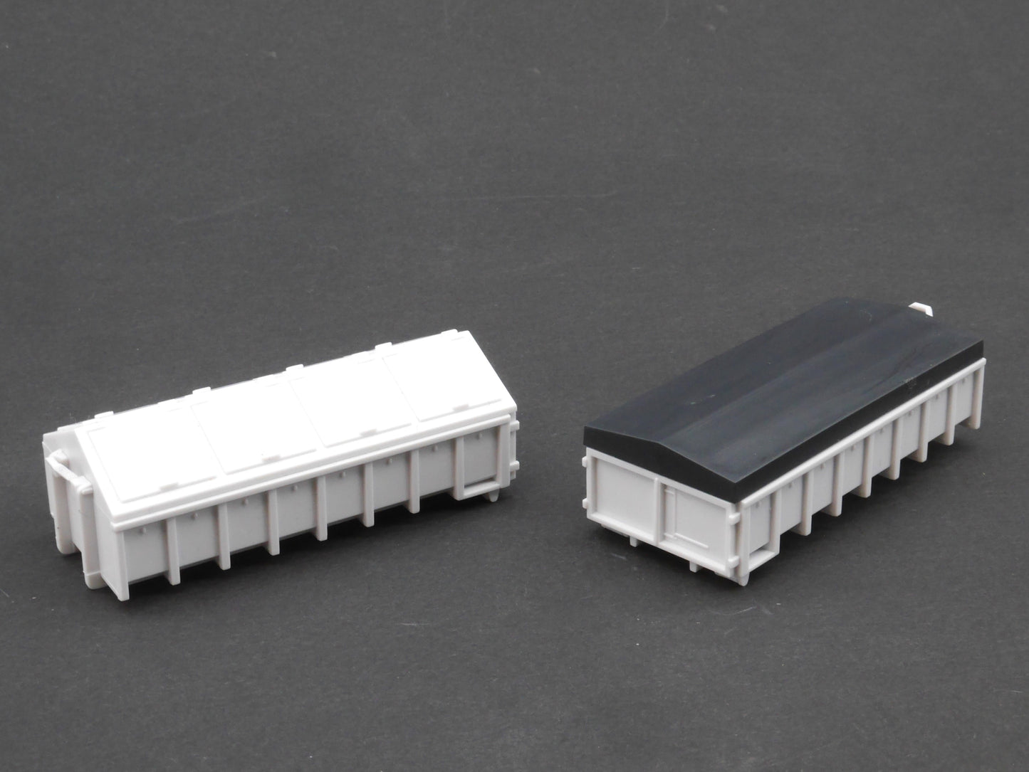 1:87 ST-0516 Bausatz 2x Abrollmulde (1x m. Plane / 1x Müllklappen)