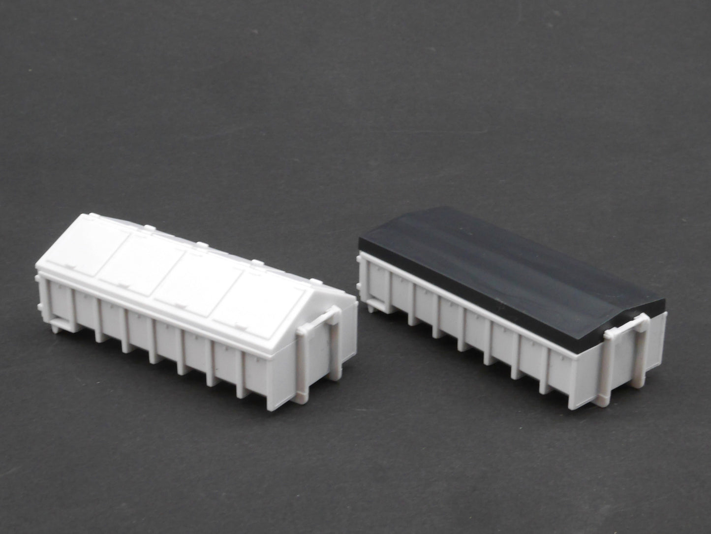 1:87 ST-0516 Bausatz 2x Abrollmulde (1x m. Plane / 1x Müllklappen)