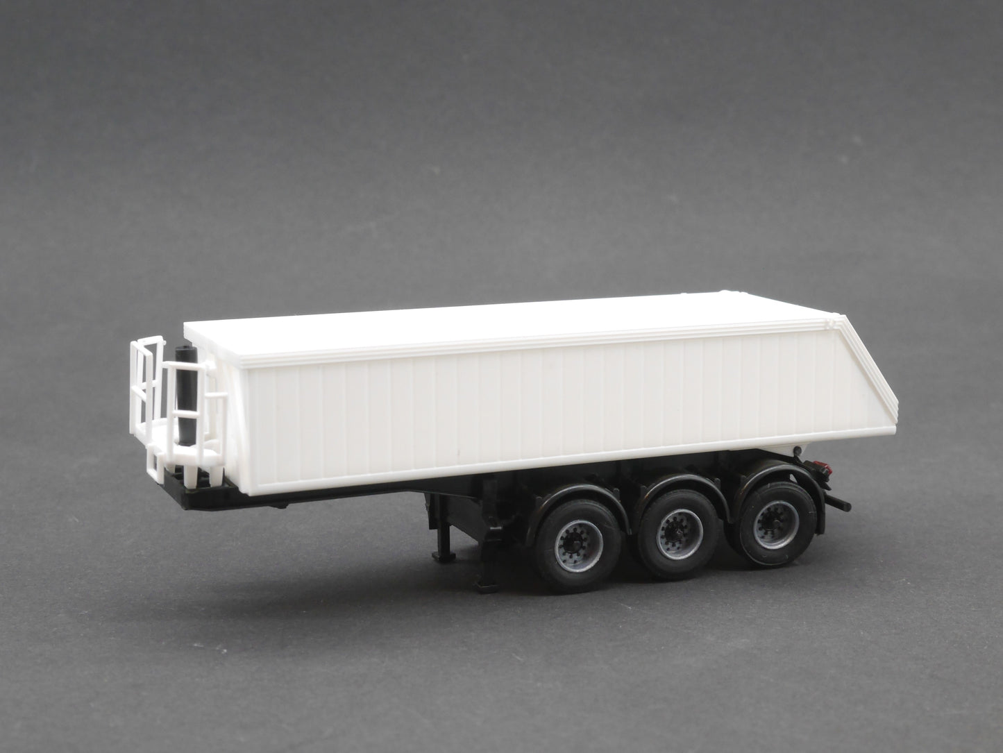 1:87 ST-0220 Scaletrucks Bausatz 2x Eckmuldenkipper 3achs weiß