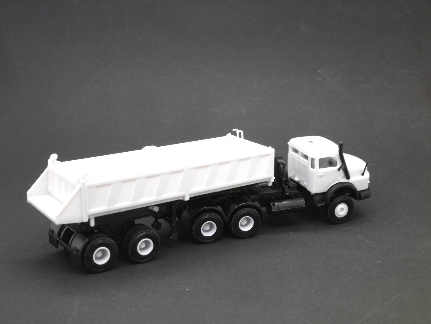 1:87 ST-0522 Scaletrucks Bausatz Rundhauber mit Meiller Kipp-Auflieger weiß