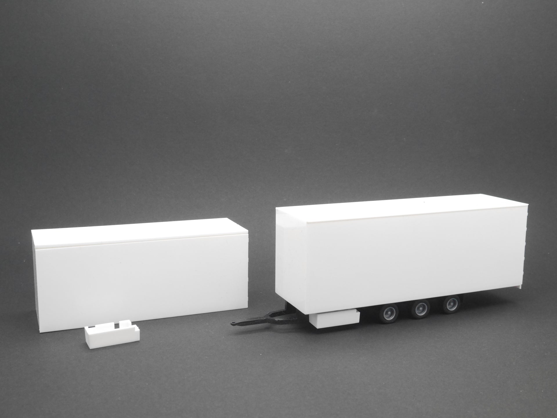 1:87 ST-0211 Kibri Bausatz 2x Koffer Aufbau und Volumen Tridem Anhänger mit Kühlaggregaten weiß
