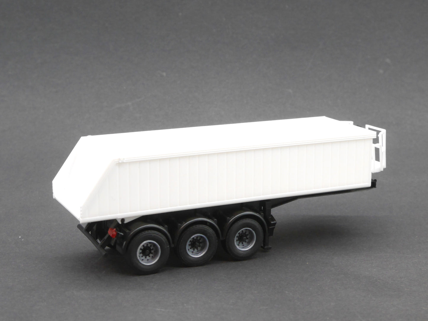 1:87 ST-0220 Scaletrucks Bausatz 2x Eckmuldenkipper 3achs weiß