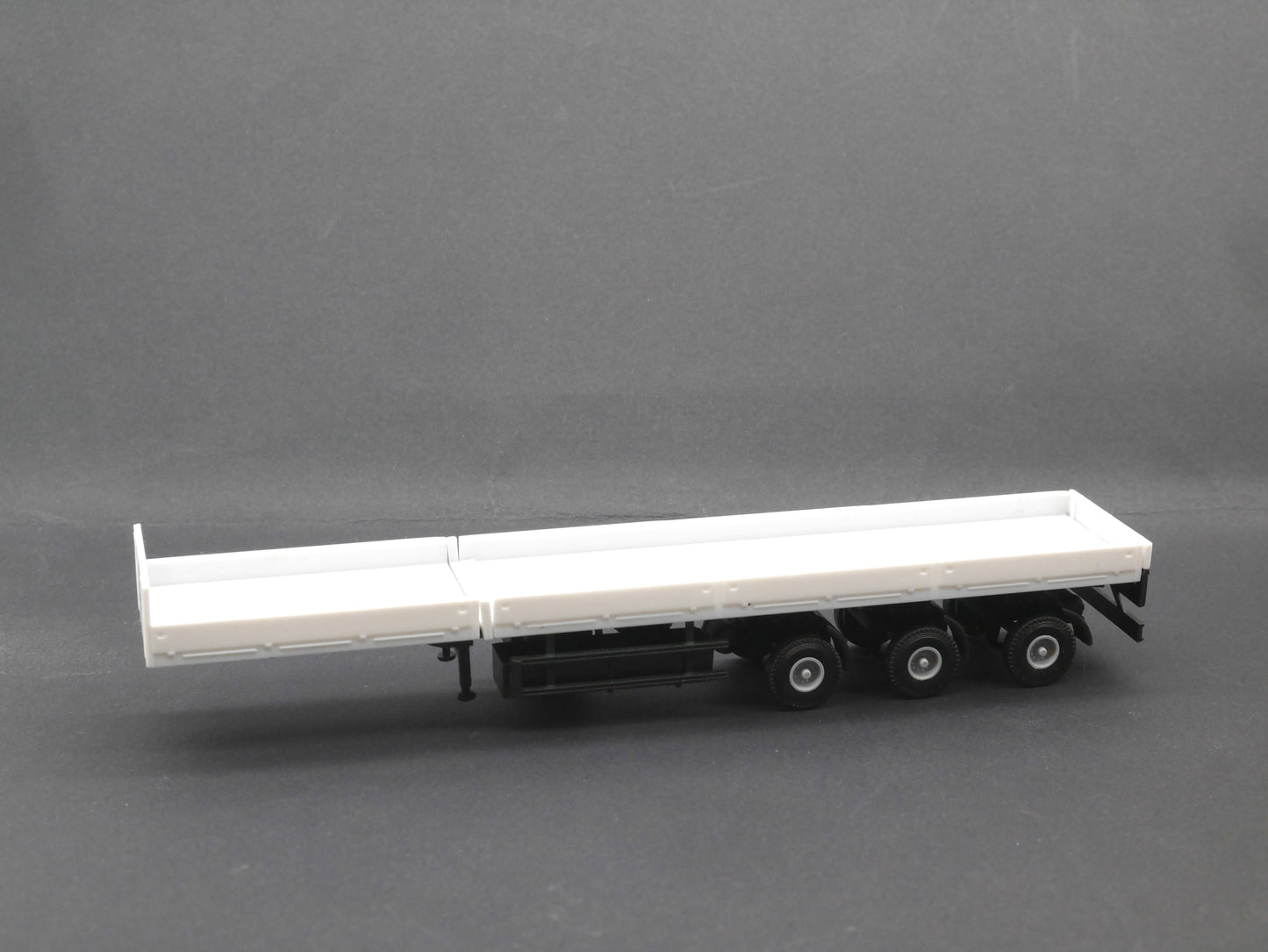 1:87 ST-0535 Scaletrucks Bausatz 3achs teleskopierbarer Schwerlast-Auflieger weiß