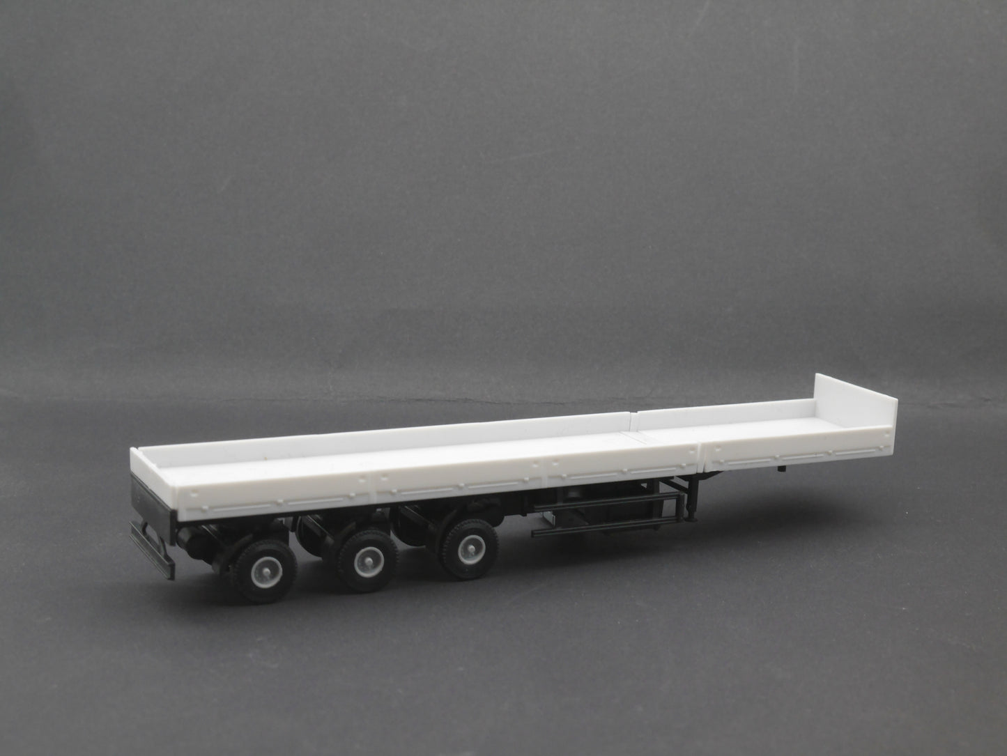 1:87 ST-0535 Scaletrucks Bausatz 3achs teleskopierbarer Schwerlast-Auflieger weiß