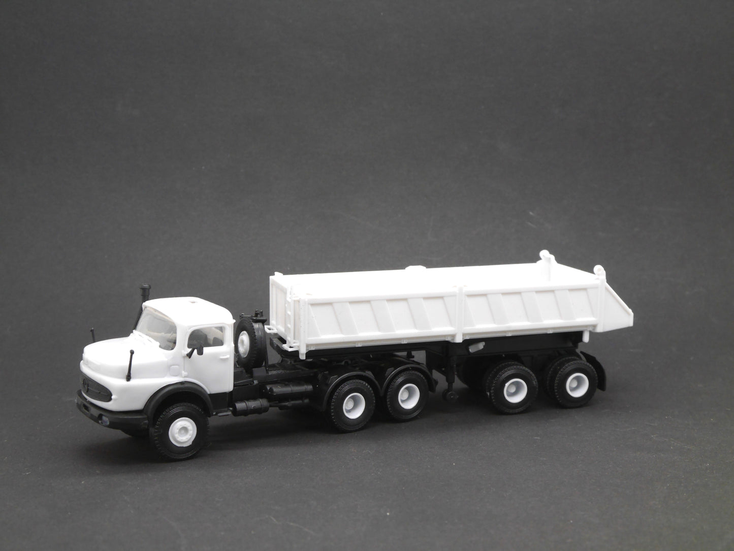 1:87 ST-0522 Scaletrucks Bausatz Rundhauber mit Meiller Kipp-Auflieger weiß