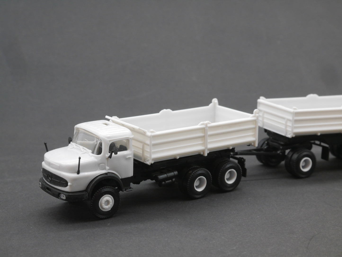 1:87 ST-0524 Scaletrucks Bausatz Rundhauber mit Meiller Anhänger weiß