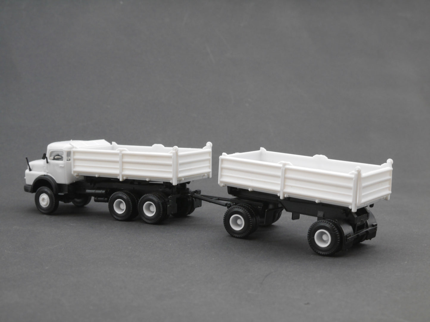 1:87 ST-0524 Scaletrucks Bausatz Rundhauber mit Meiller Anhänger weiß